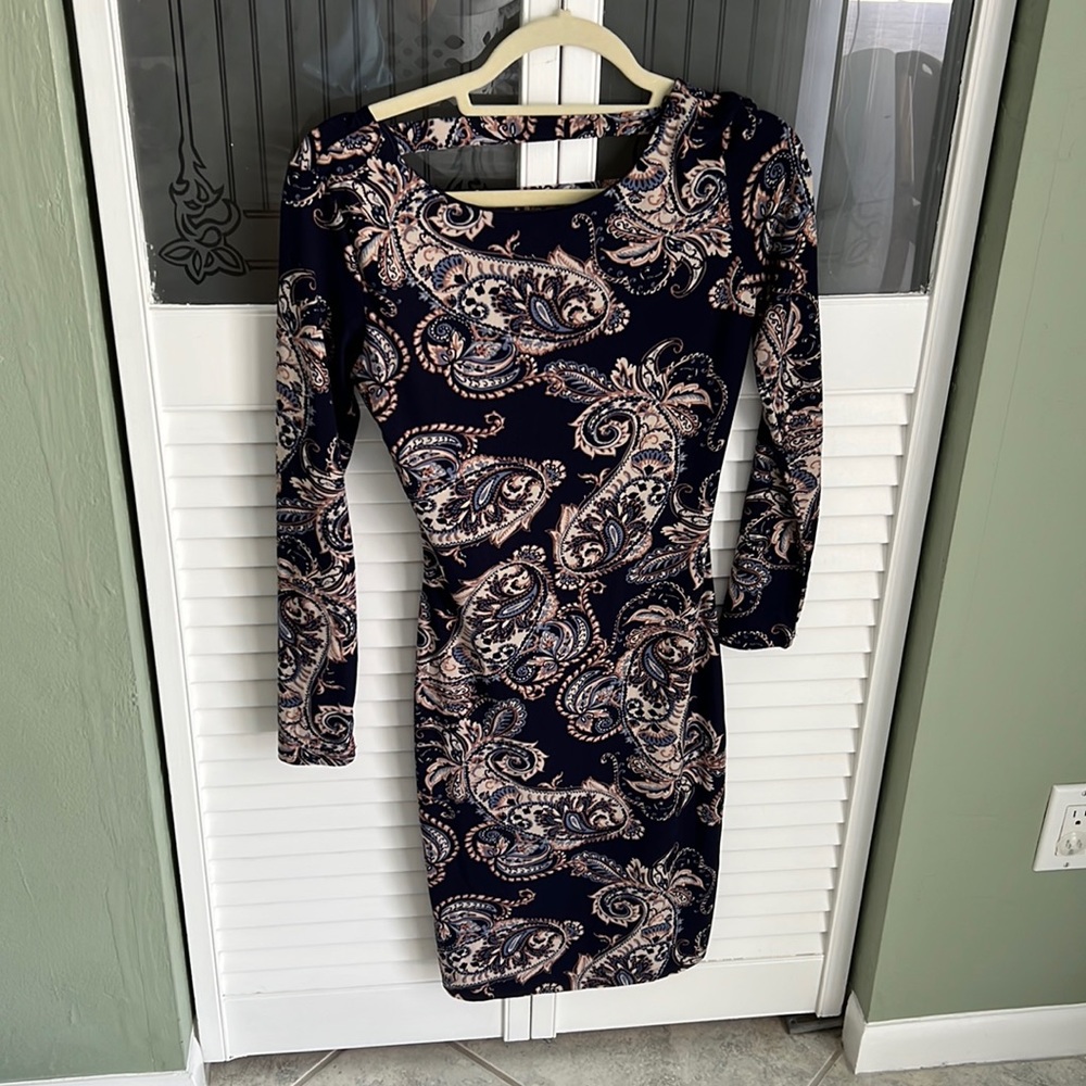 Long sleeve form fitting dress size small